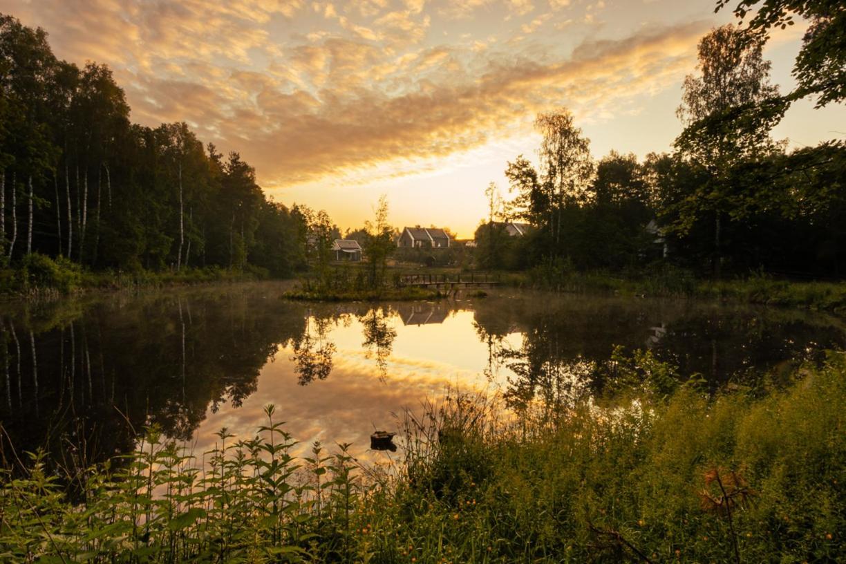Osada Skoczkowo Komfortowe Domki Z Jacuzzi Nad Jeziorem- Sauna- Balia- Prywatny Staw Wedkarski Podiazy Exteriér fotografie