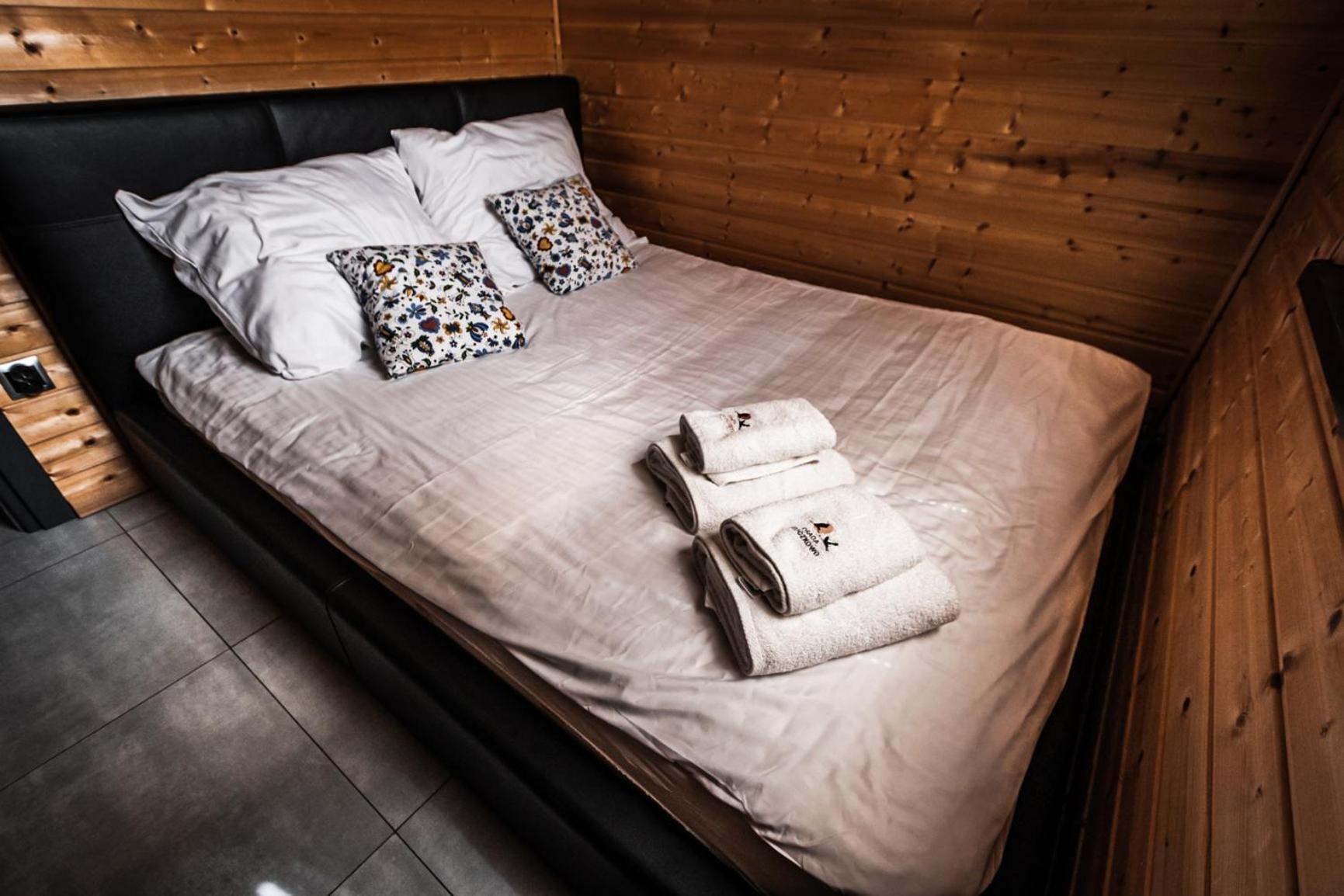 Osada Skoczkowo Komfortowe Domki Z Jacuzzi Nad Jeziorem- Sauna- Balia- Prywatny Staw Wedkarski Podiazy Exteriér fotografie